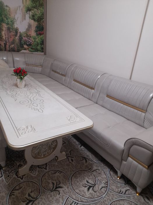 Ucolok mebel sotiladi