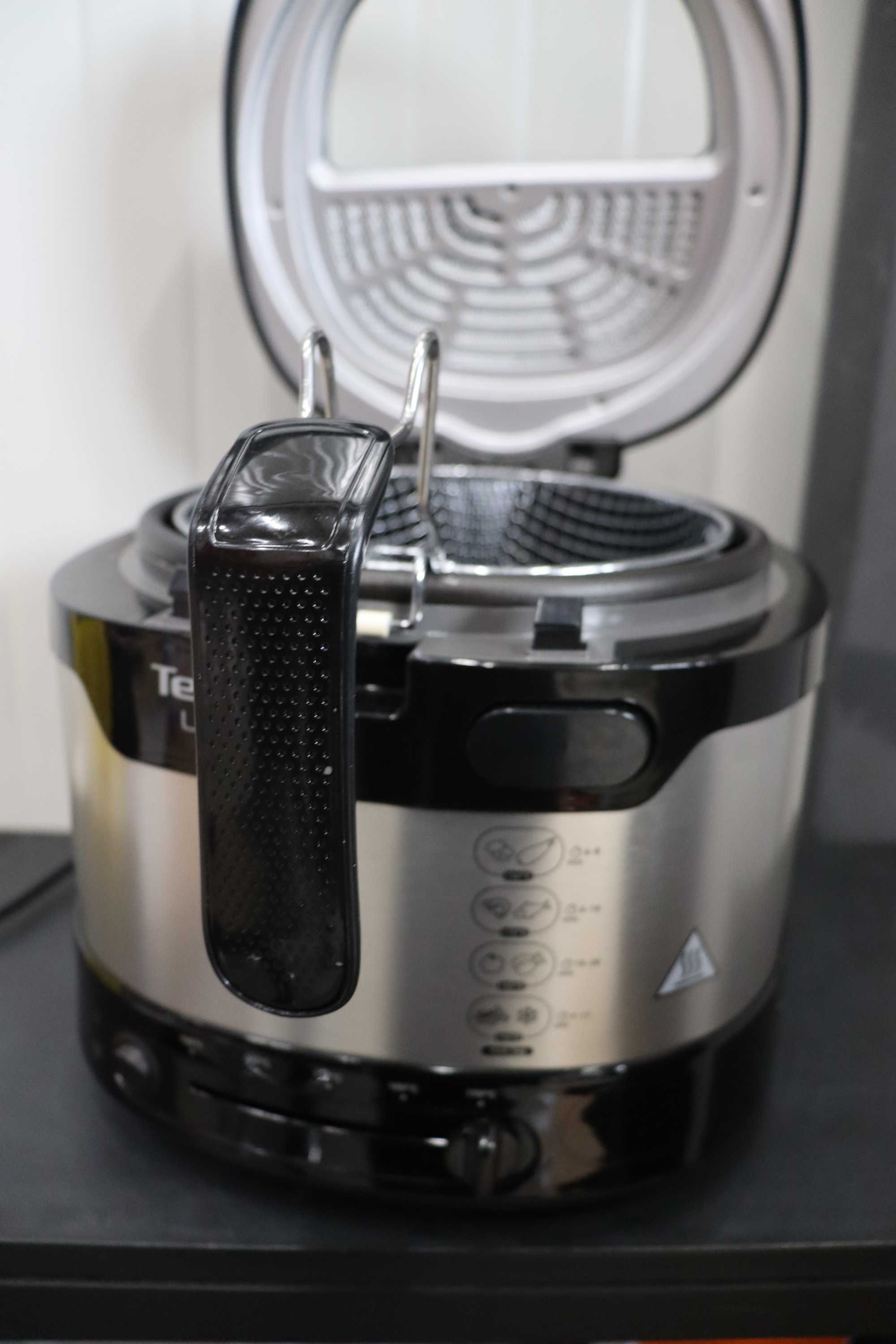 Фритюрник Tefal Uno M FF215D 1600W 1кг, Прозорец, с лек ДЕФЕКТ