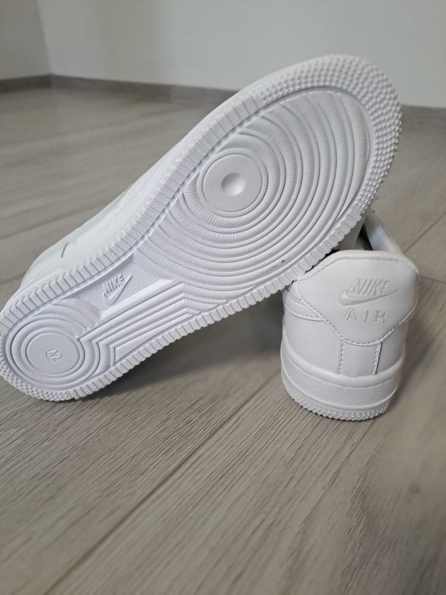 Adidasi unisex Nike Air Force 1 Triple White | Noi cu eticheta