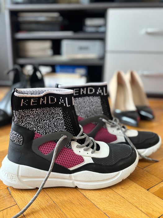 Дамски обувки Kendall + Kylie, Balenciaga, Nike и други..