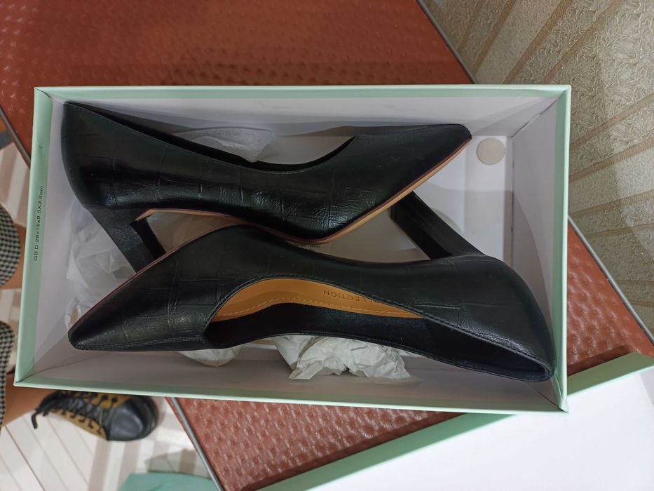 Продам туфли новые