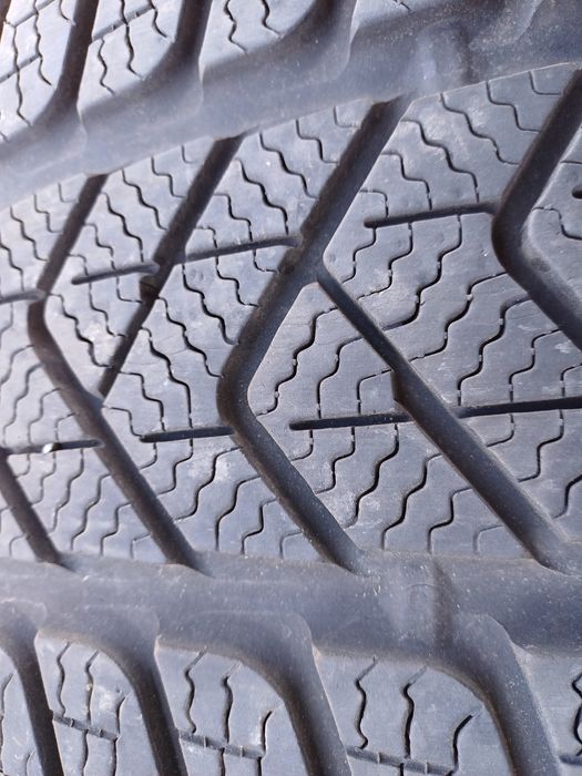 Гуми 245/40/18 Пирели