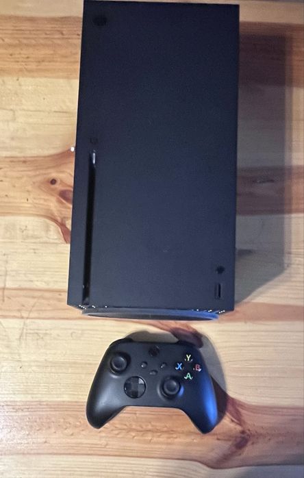Vând Xbox Series X cu multe jocuri