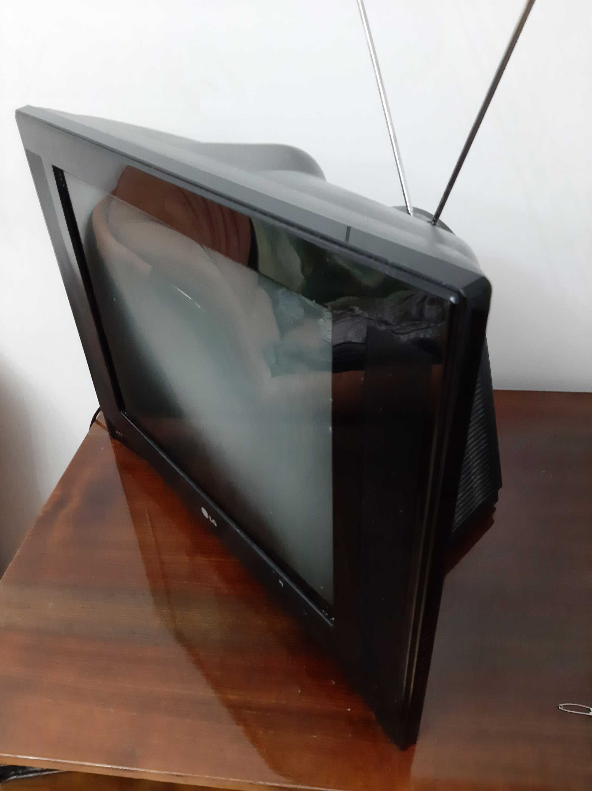 Телевизор LG б/у в идеальном состоянии