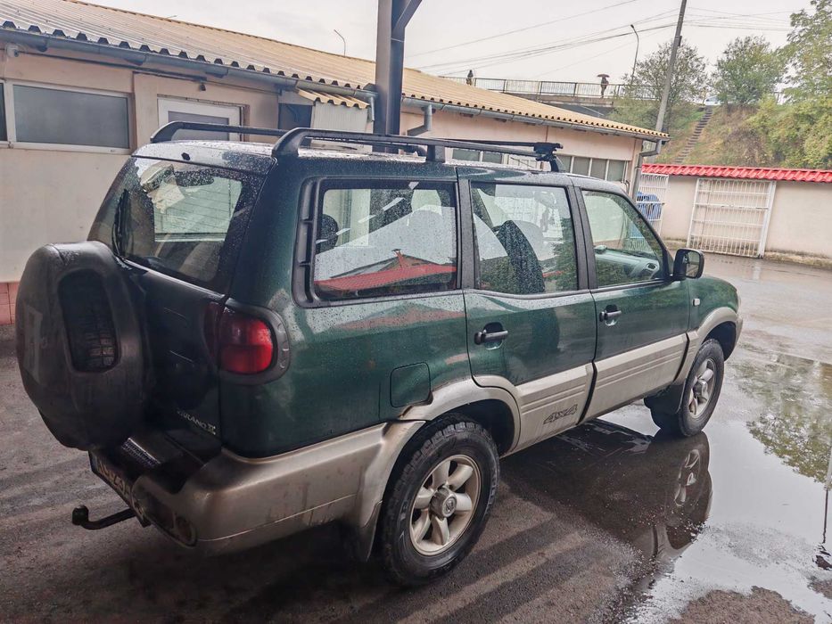 VAND NISSAN off road