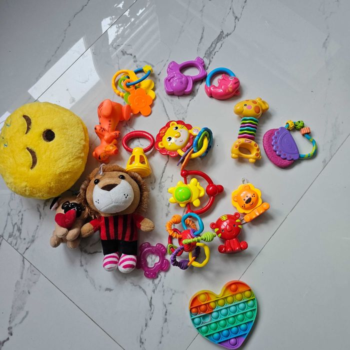 Лот играчки дрънкалки и гризалки