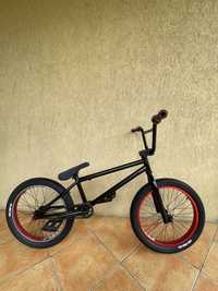 Vând Bicicleta Bmx Custom