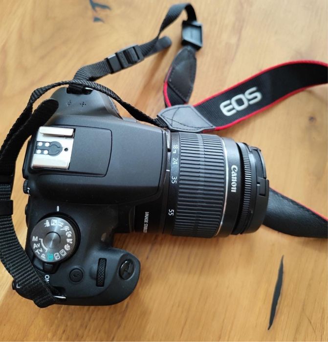 Vând aparat foto DSLR Canon EOS 2000D