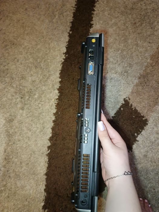 Vand laptop pt piese