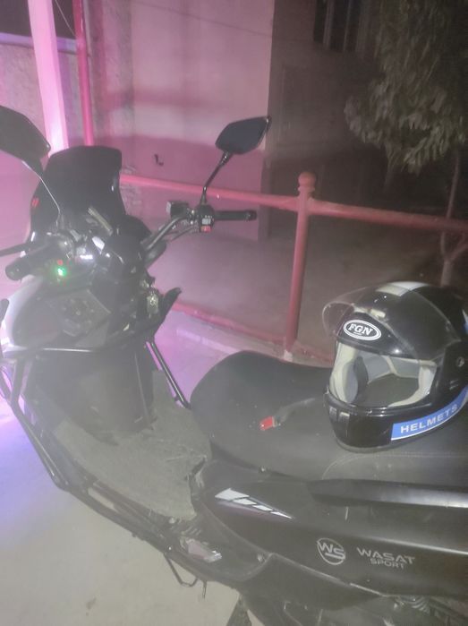 Бензинли Скутер  сотилади.