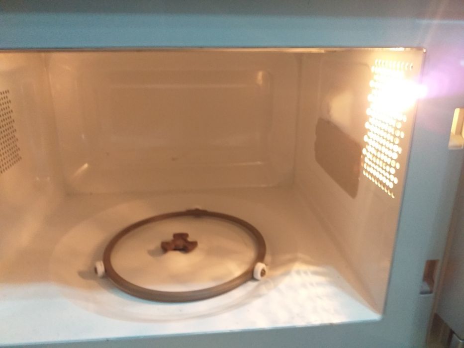 Vand cuptor cu microunde