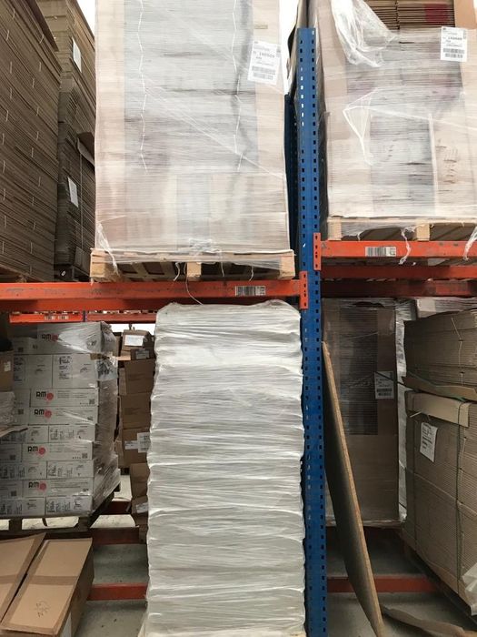 Vând rafturi metalice la super preț