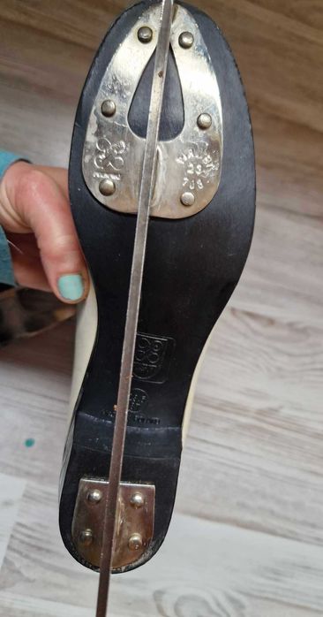 Кънки за лед - дамски, естествена кожа, бели, фигурно пързаляне