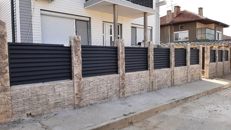 Vand garduri și porți la comanda clientului