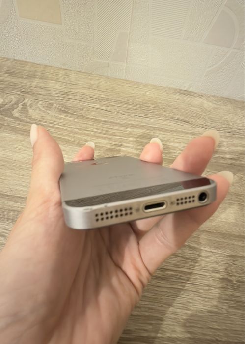 Iphone SE + кейсове