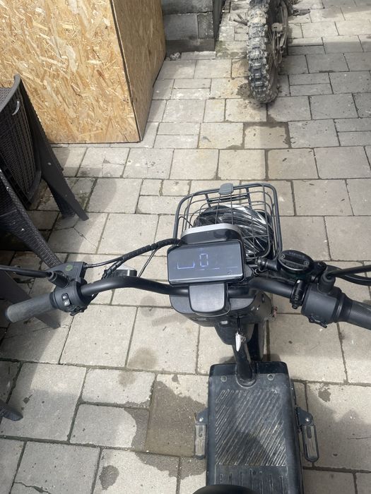 De vanzare scuter electric este nou cu garatie fara nici o problema