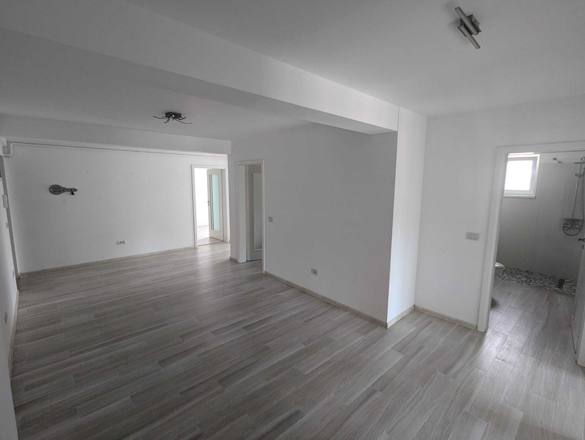 Apartament 4 camere,  etajul 1, 90 mp, bloc nou, la 250 m de Arinis