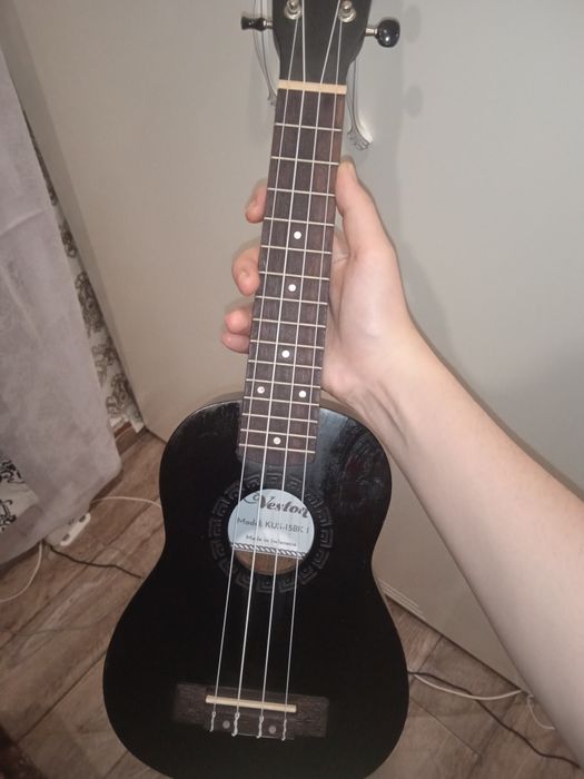 Продам укулеле Вестон
