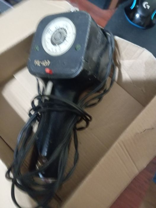 Фотовспышка профессиональная, переносная.