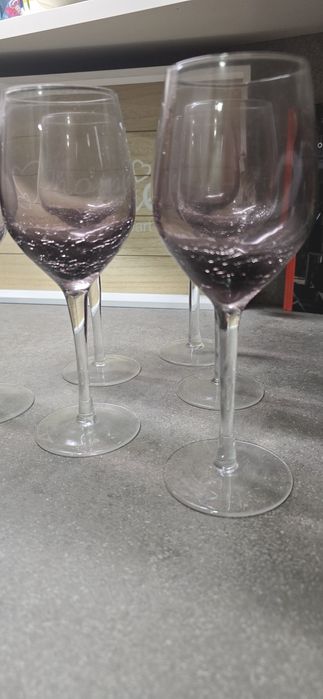 Чаши за бели и червени вина