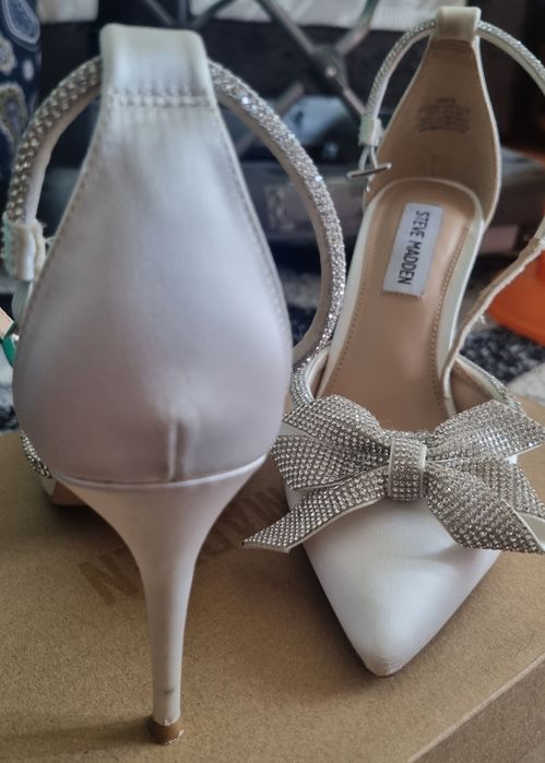 Vând pantofi stiletto mireasa