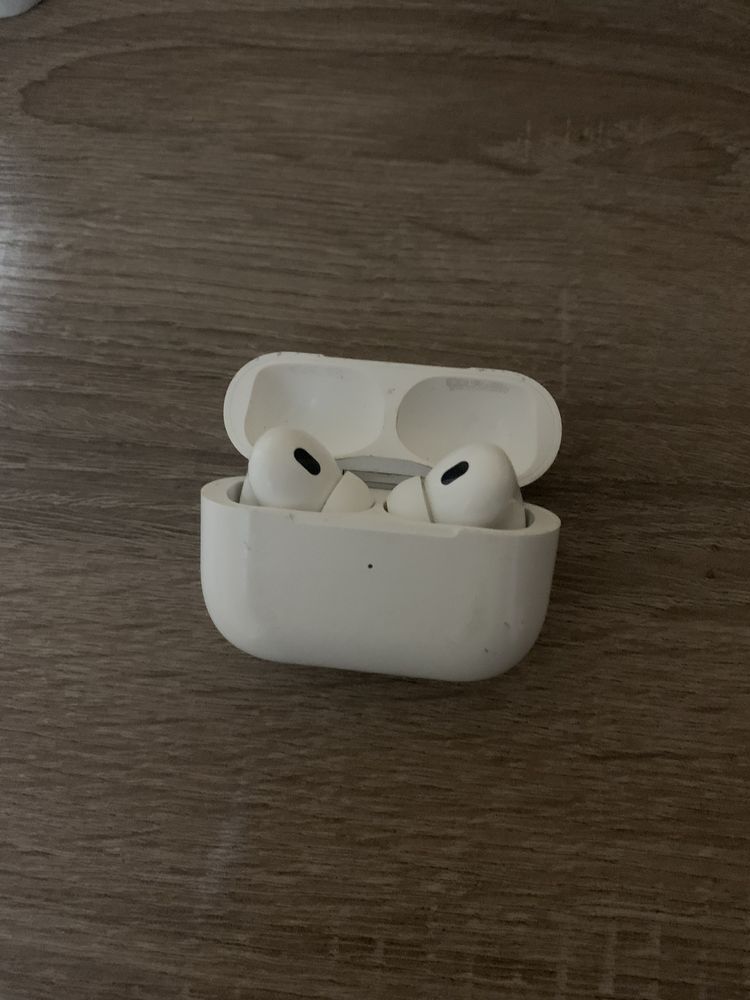 Airpods pro 2 cumparate cu 400 de lei si vandute cu 300