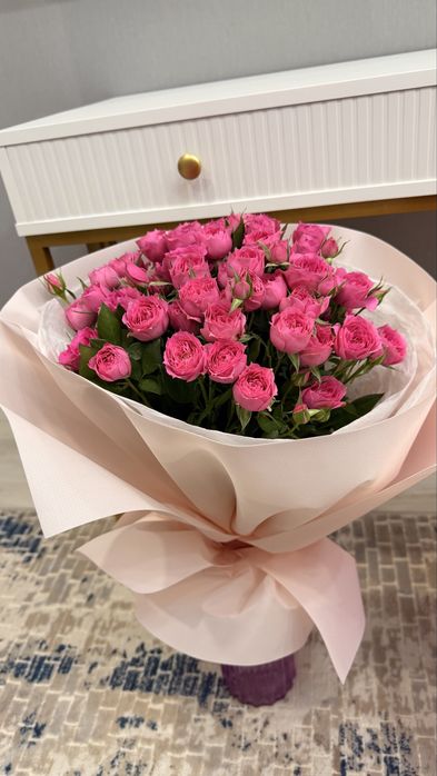 Продам букет из кустовых роз 9500