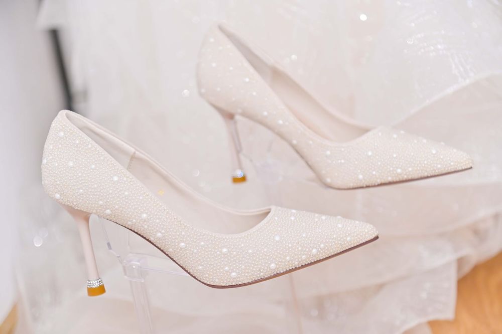 Rochie mireasa, pantofi, halat de mireasa