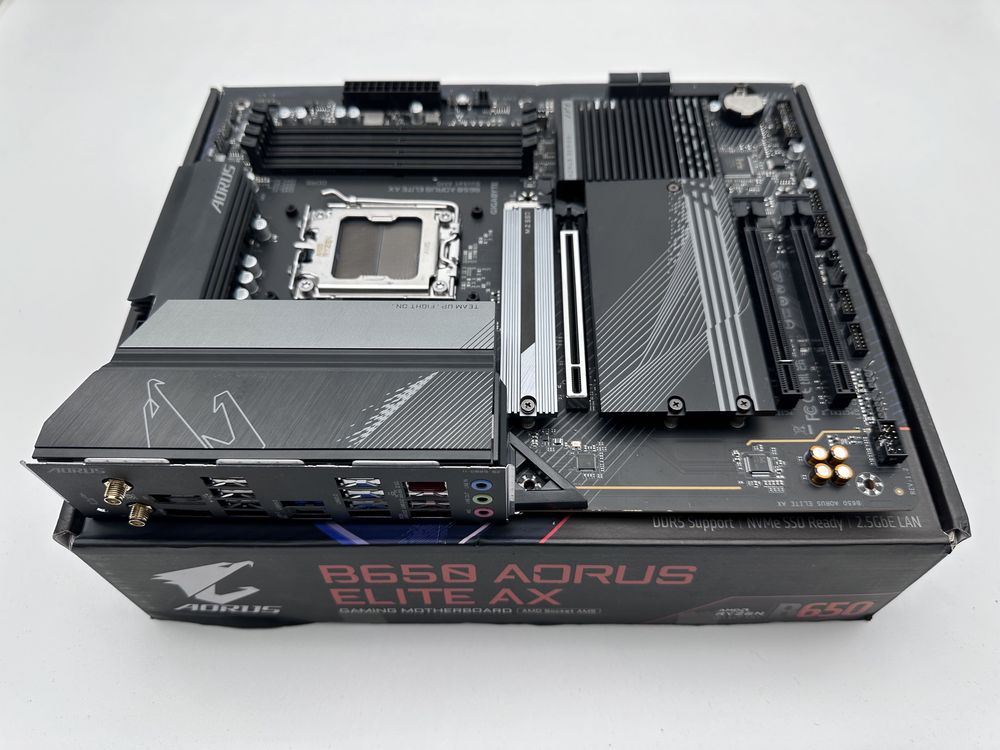 Комплект AMD Ryzen 5 7600 New-Box + Gigabyte B650 AORUS Elite AX