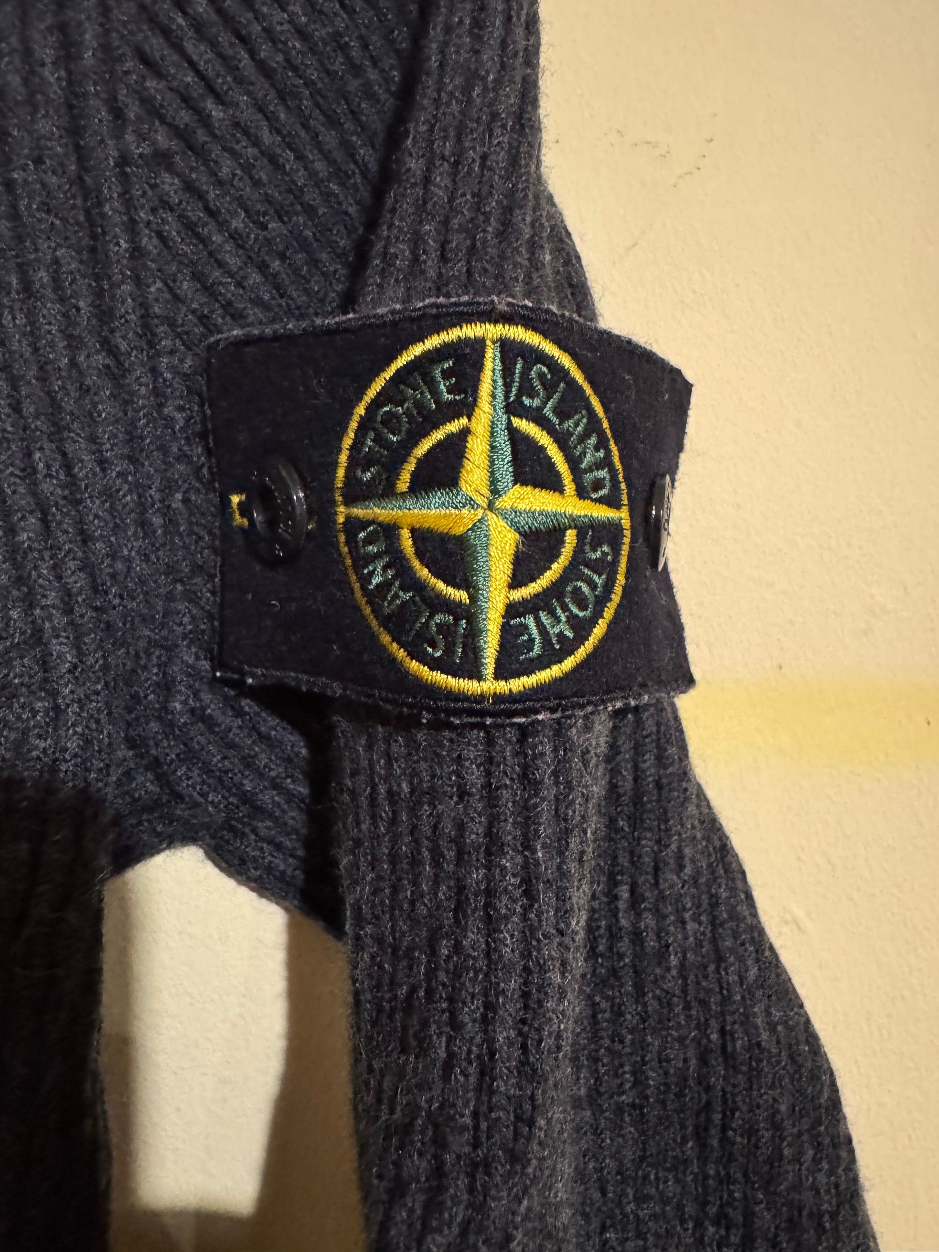 Мъжки пуловер Stone Island.