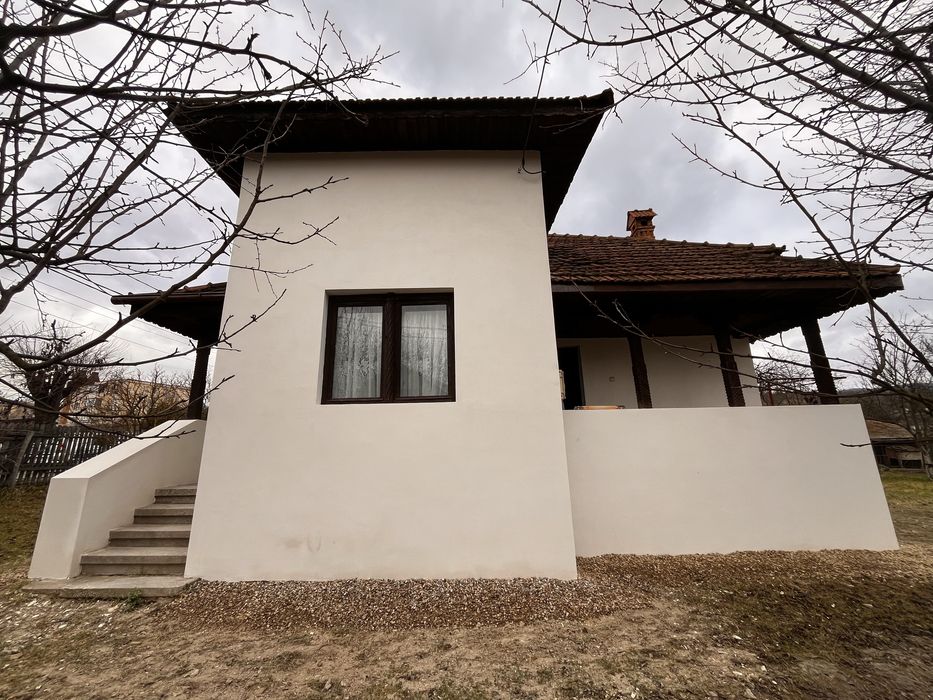 Casa de vanzare- Campulung Muscel- pozitie excelenta, cartier linistit