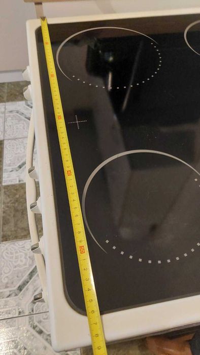 Продавам готварска печка "Снайге" стъклокерамичен плот и грил