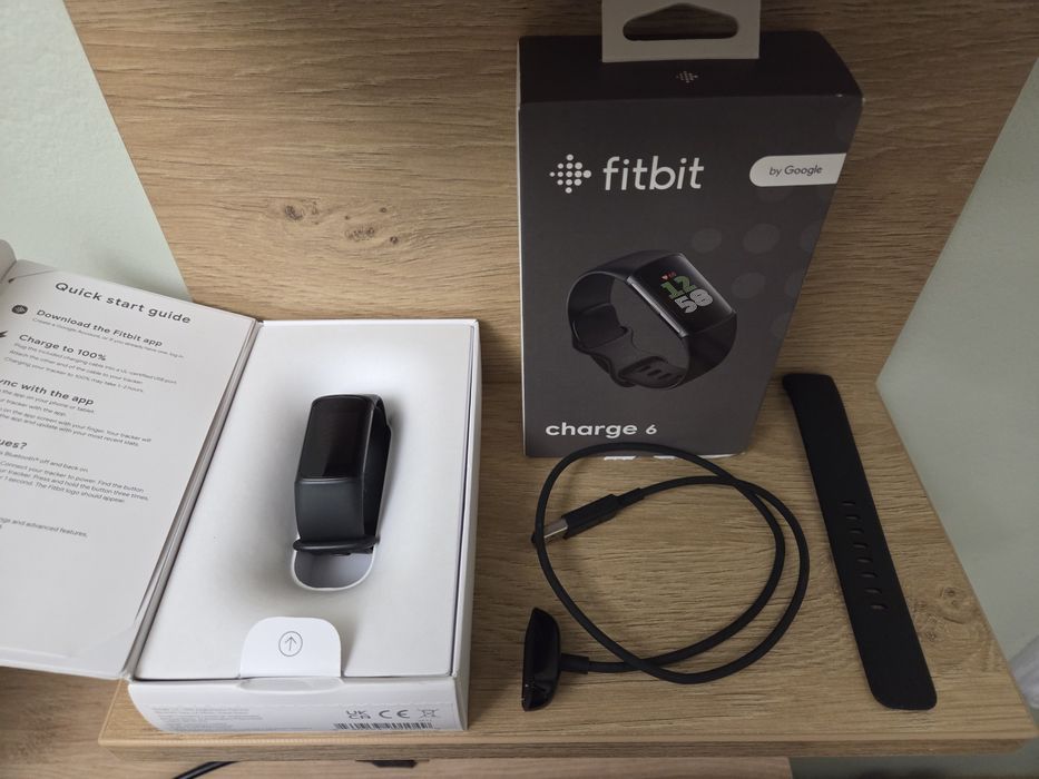 Google Fitbit Charge 6 смарт часовник / фитнес гривна