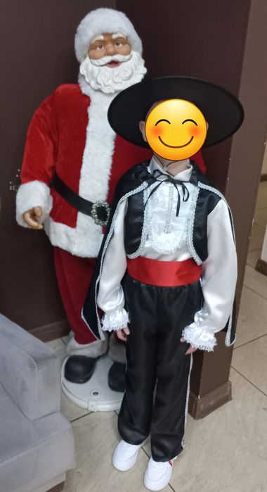 Продам новогодний костюм зорро