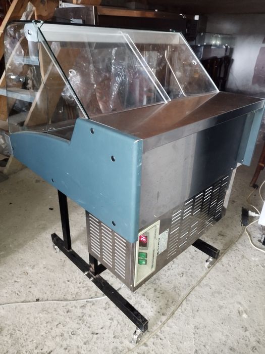 Мобилна хладилна витрина