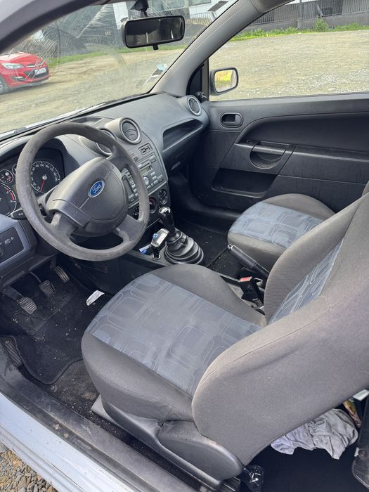 Ford Fiesta închiriere