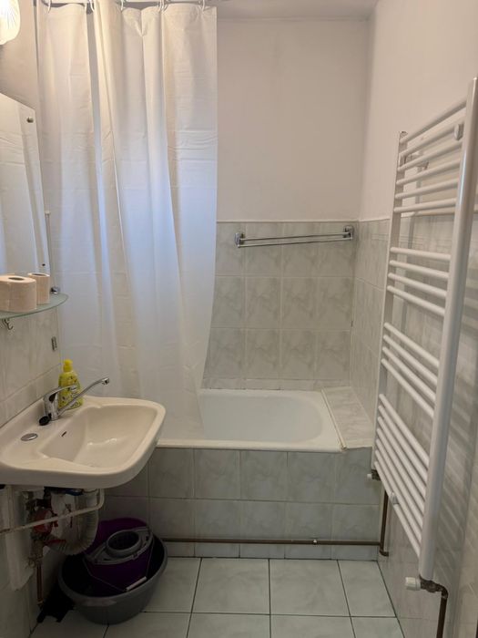 Ap zona Modern, S. Barnutiu (in spatele H. Strelitia)