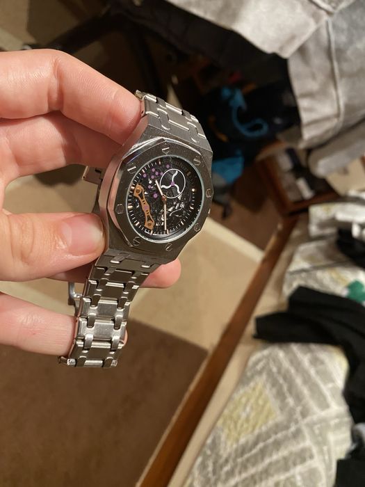 Часовник Audemars Piguet сив