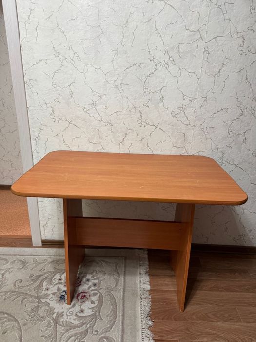 Продам стол кухонный в хорошем качестве