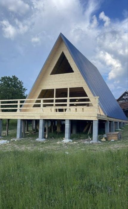Vând case pe structura din lemn masiv
