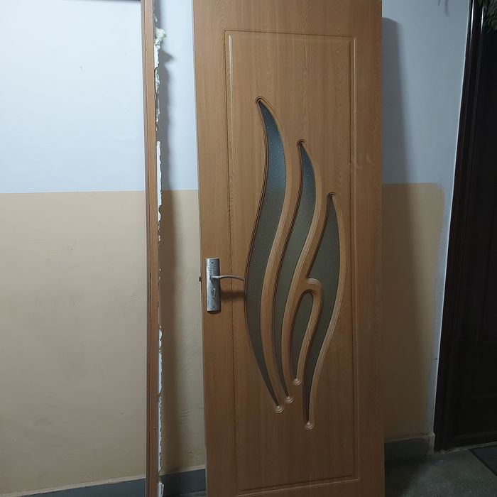 Usa interior maro deschis