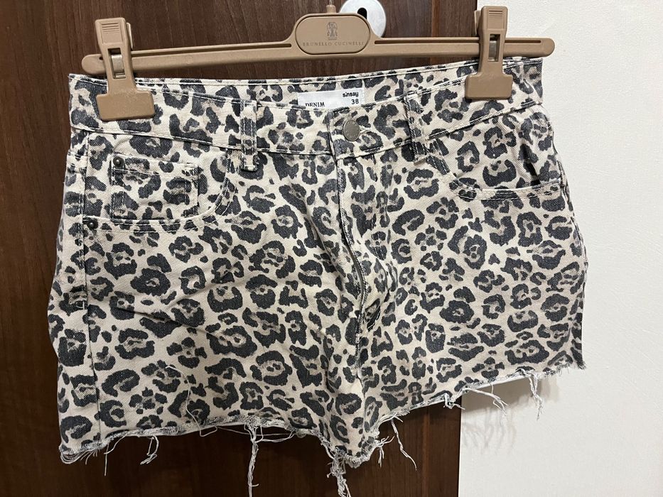 Продавам къси панталони sinsay