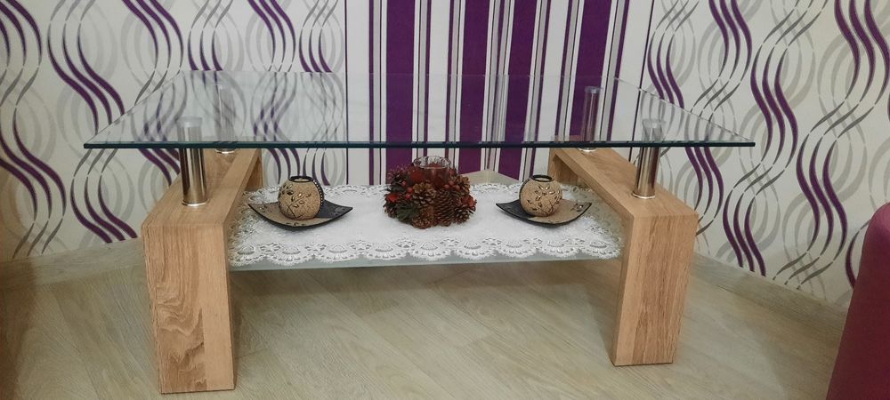 Стъклена холна маса