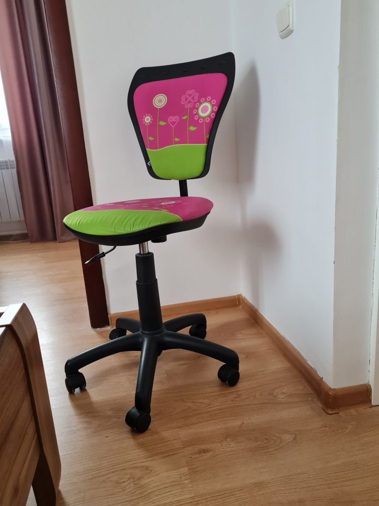 Продам стул для школьника