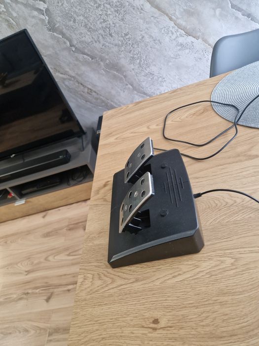 Волан със педали и дръжки