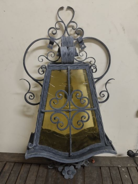 Стар фенер от ковано желязо