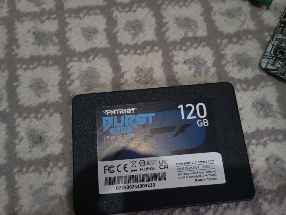 SSD Диск 120 Гб не использованный