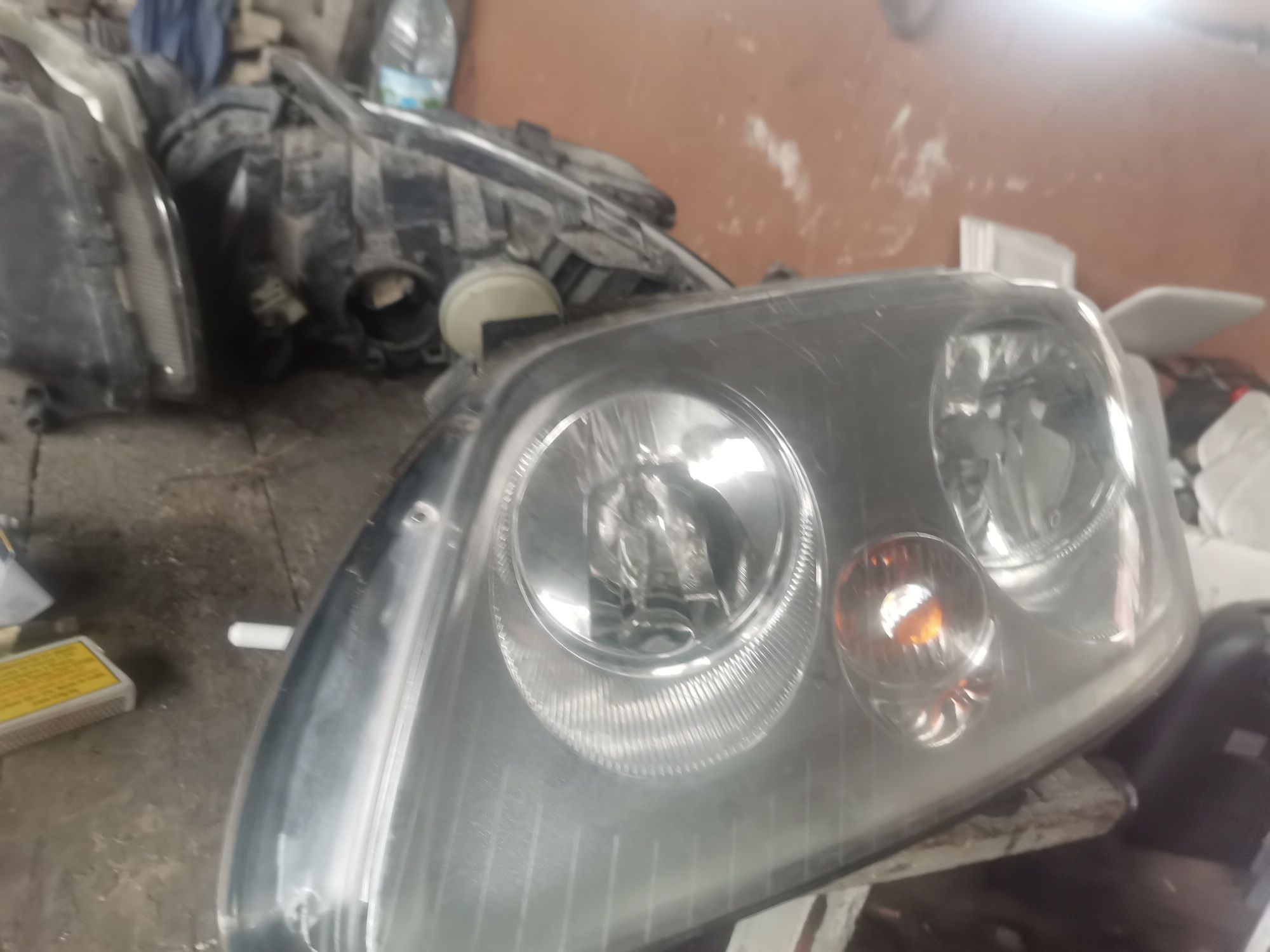 Оргинален Ляв фар за vw touran 2003+++