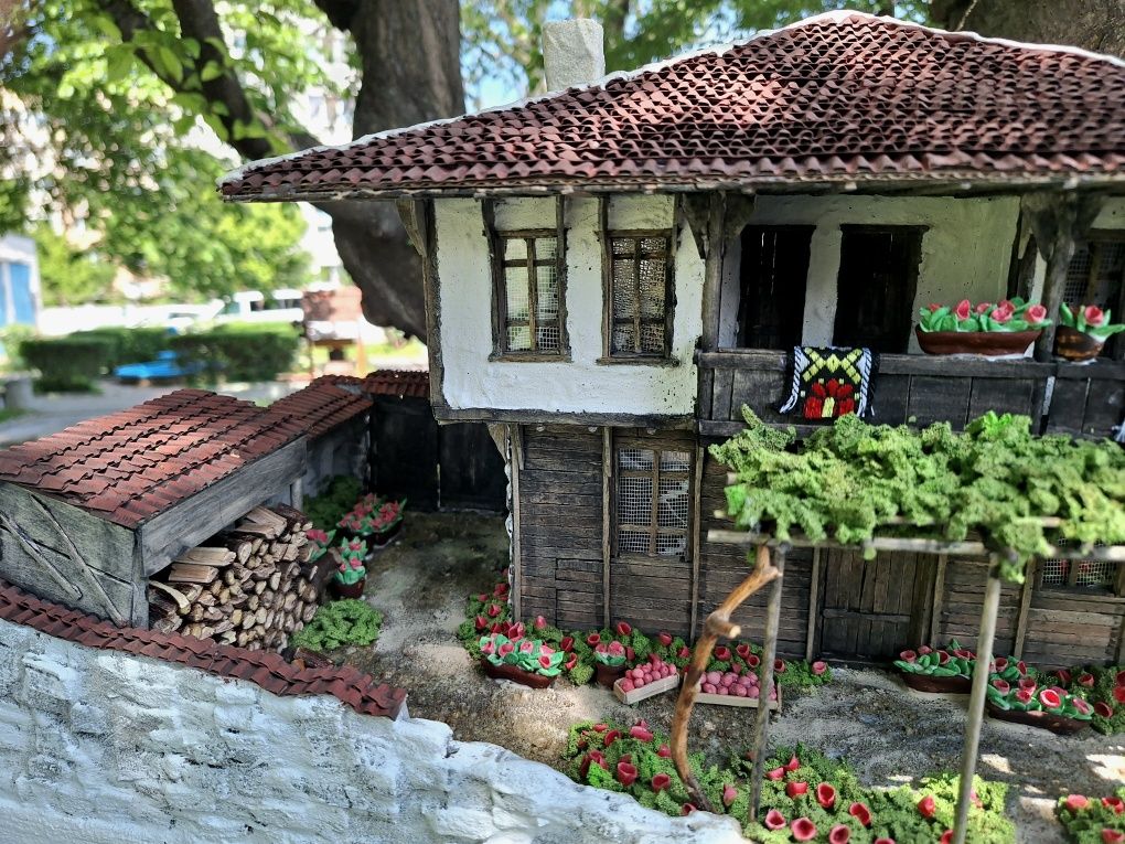 Продавам авторски макет на стара българска къща уникат