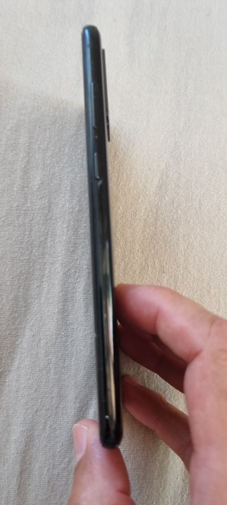 Продавам Samsung S20 plus